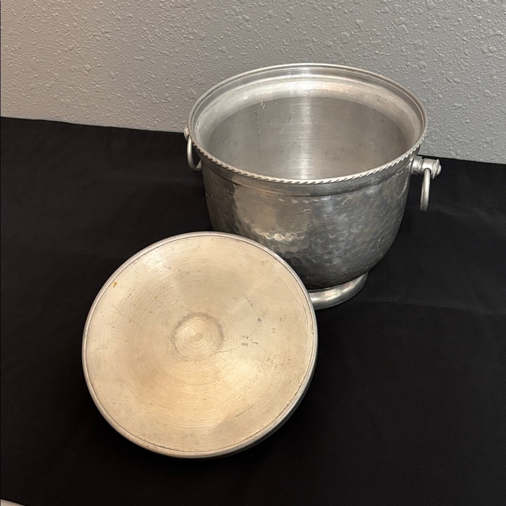 Vintage Hammered Aluminum Ice Bucket - Picture 7 of 11